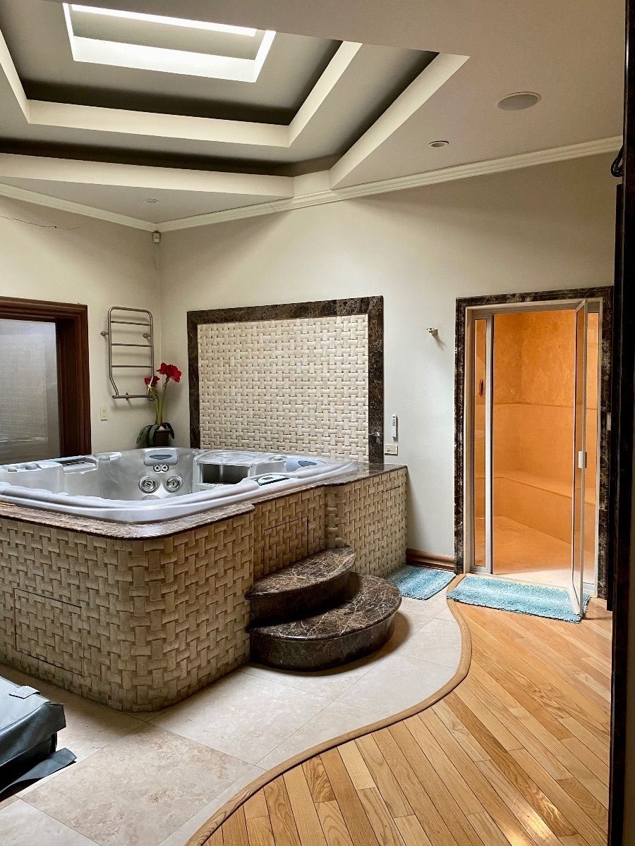 13 de 40: Jacuzzi en Baño Principal