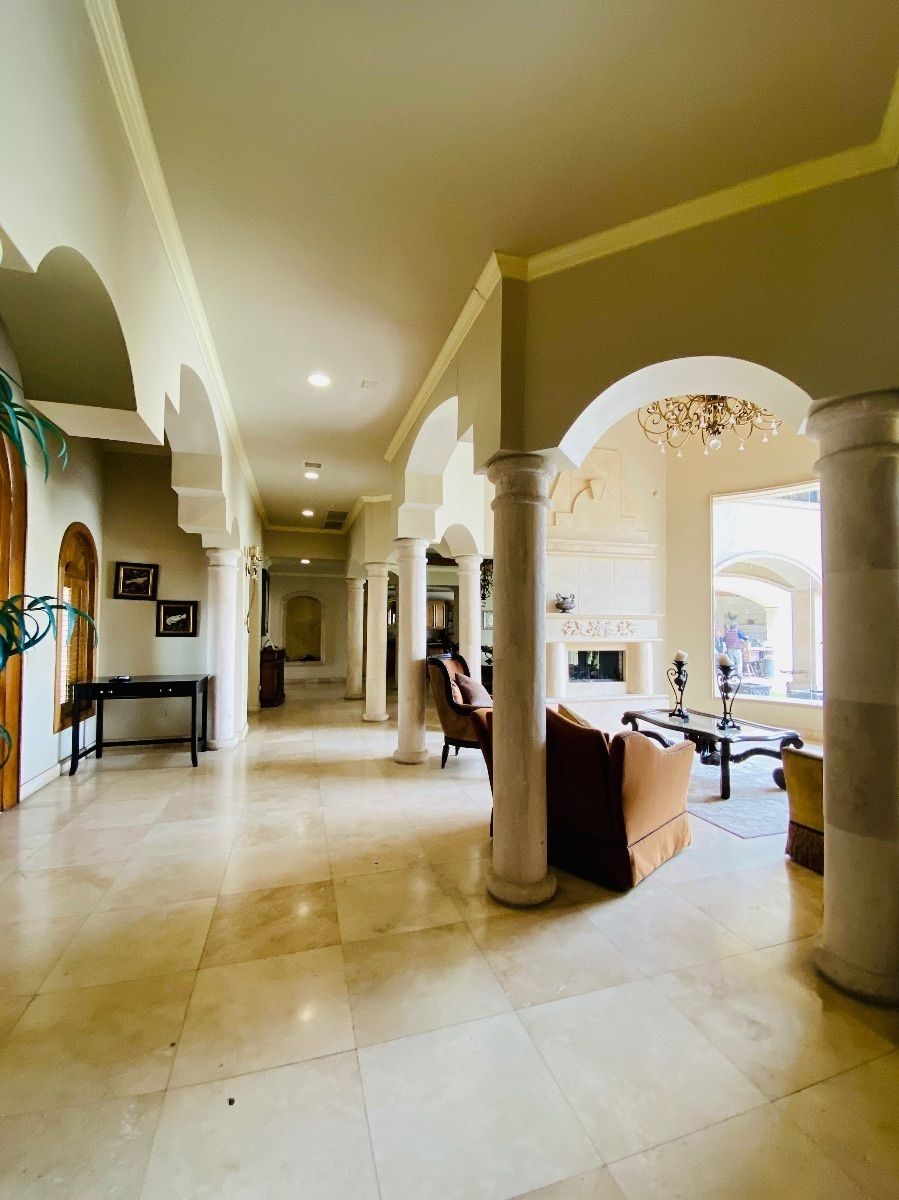 14 de 40: Pasillo sala comedor.