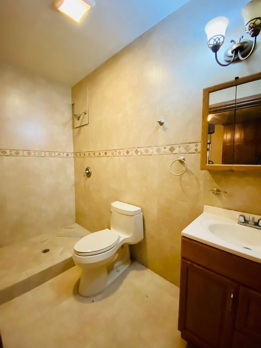 38 de 40: Baño casa huéspedes/servicio