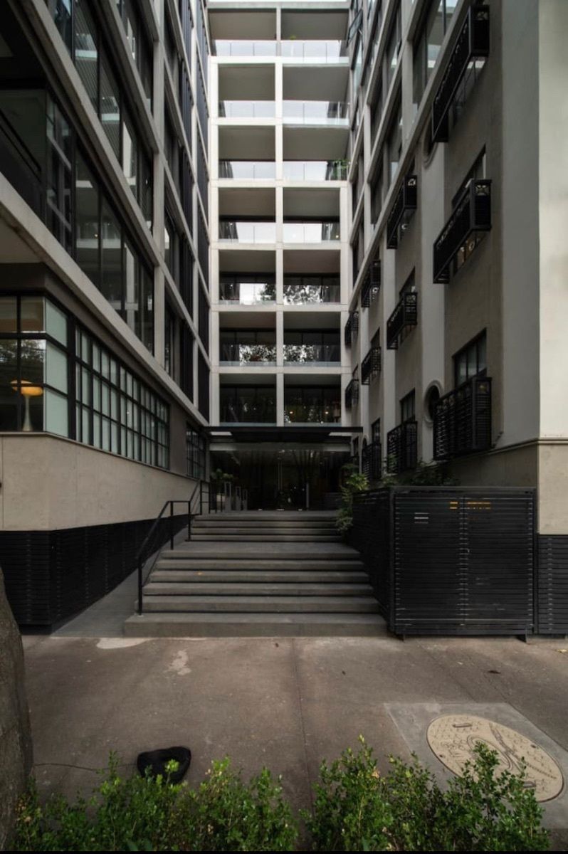 3 de 30: Entrada del edificio