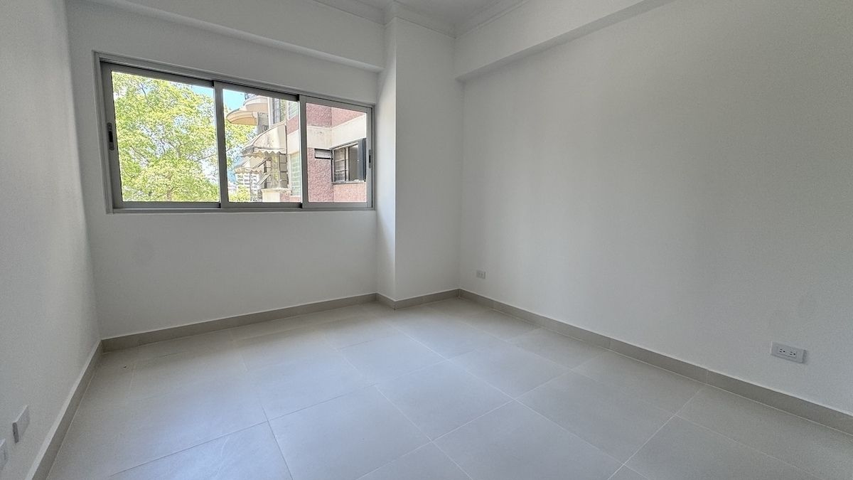 14 de 16: Habitación secundaria con iluminación natural