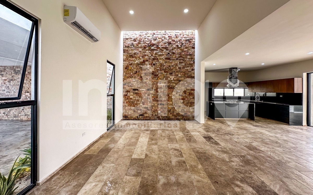 5 de 47: Sala con Techos a Altura y Media