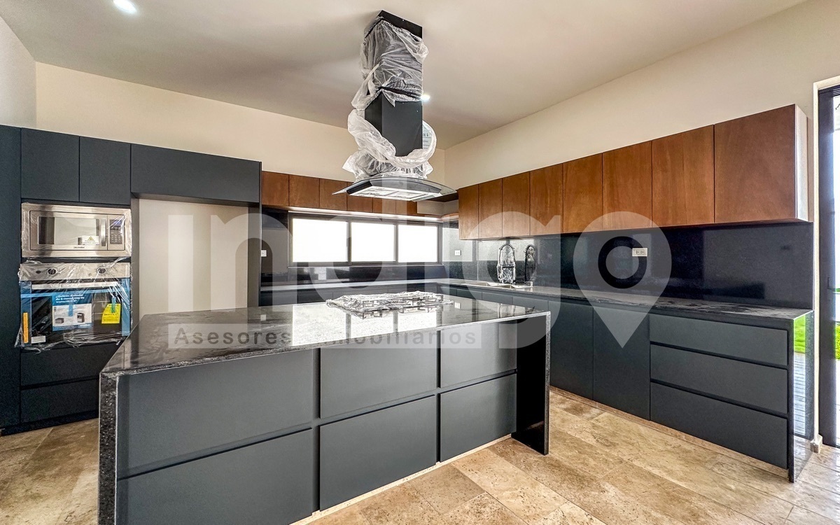 11 de 47: Cocina con Isla Desayunador