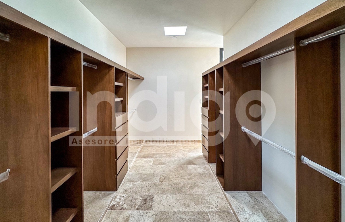 28 de 47: Vestidor Recámara Principal