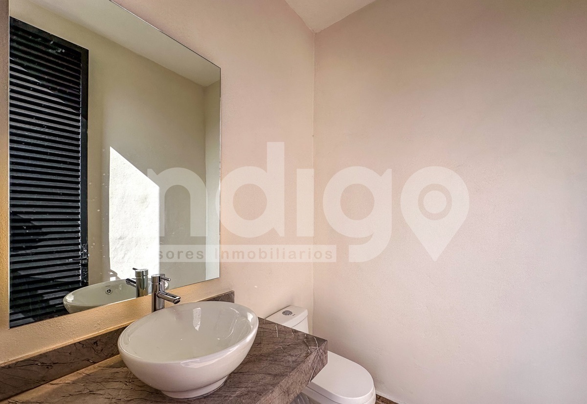 43 de 47: Medio Baño para Uso de Piscina