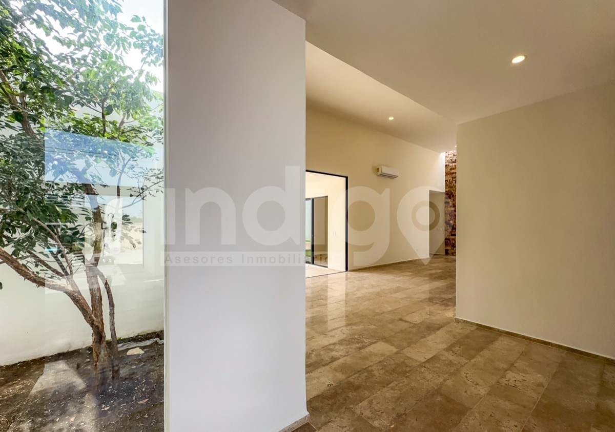 2 de 41: Vestíbulo de Acceso con Jardín Interior