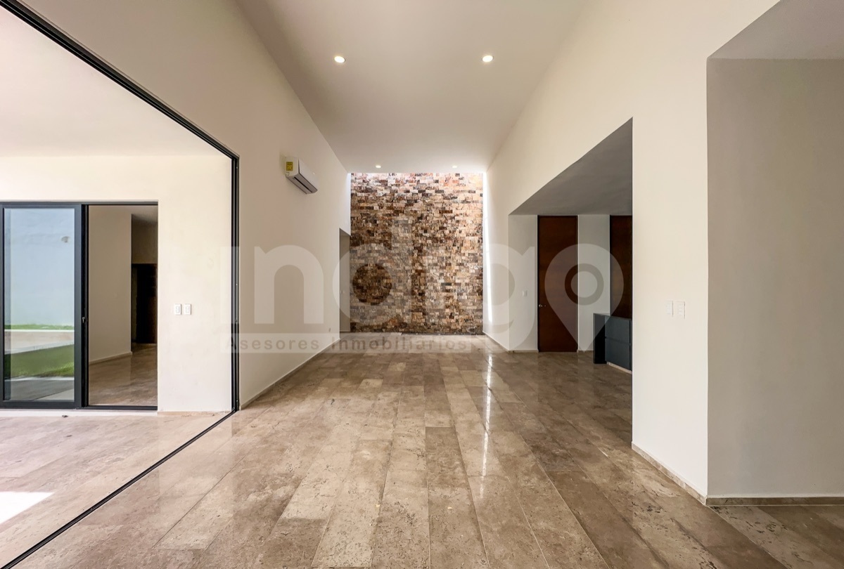 4 de 41: Sala / Comedor Corridos con Techos a Altura y Media