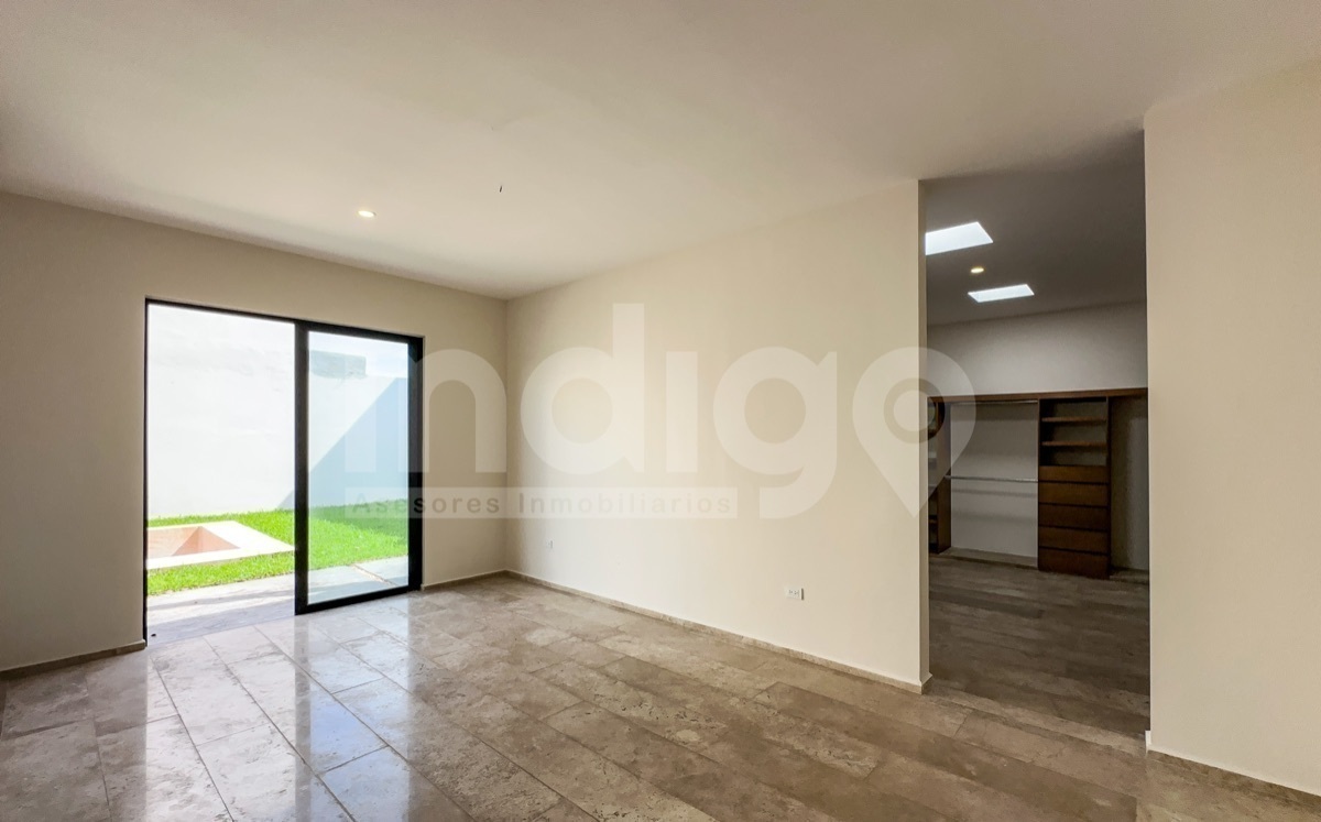 17 de 41: Recámara Principal con Salida al Jardín