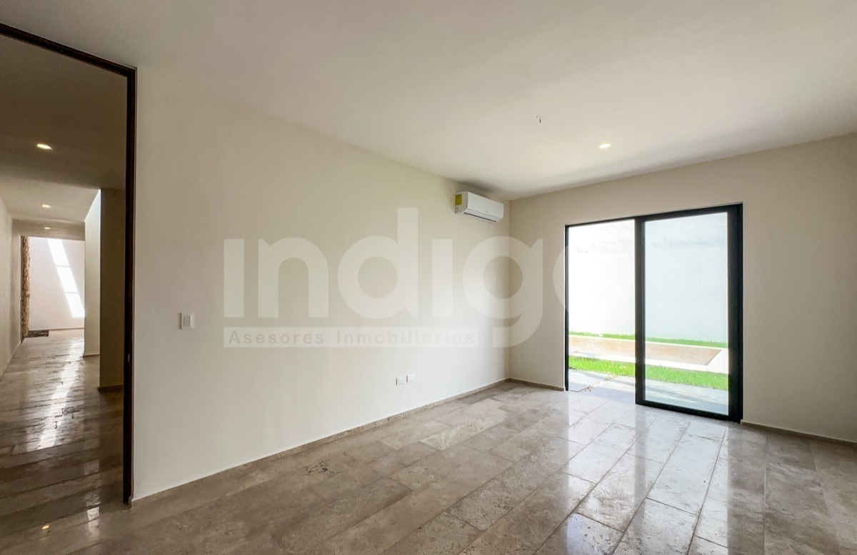 19 de 41: Recámara Principal con Salida al Jardín