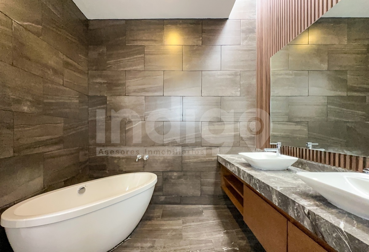 25 de 41: Baño Recámara Principal