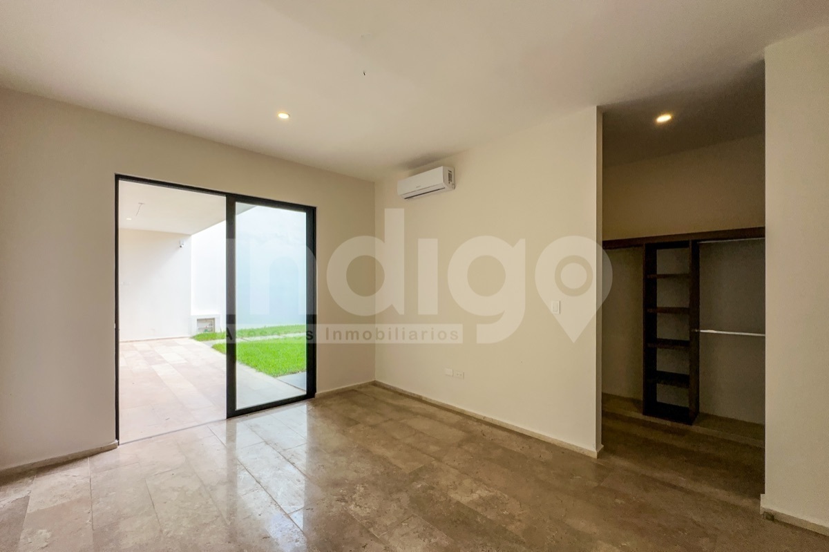 28 de 41: Recámara Secundaria 1 con Salida a la Terraza