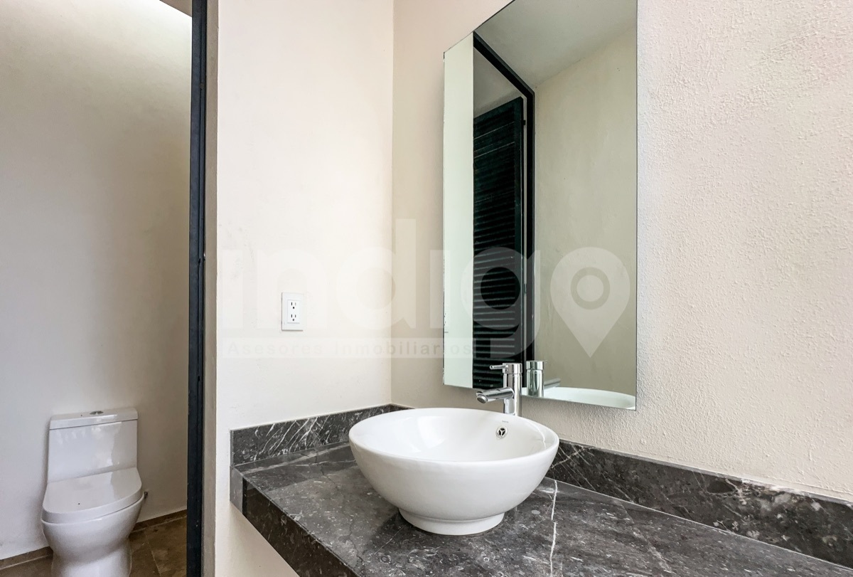 40 de 41: Medio Baño Exterior para Uso de Piscina