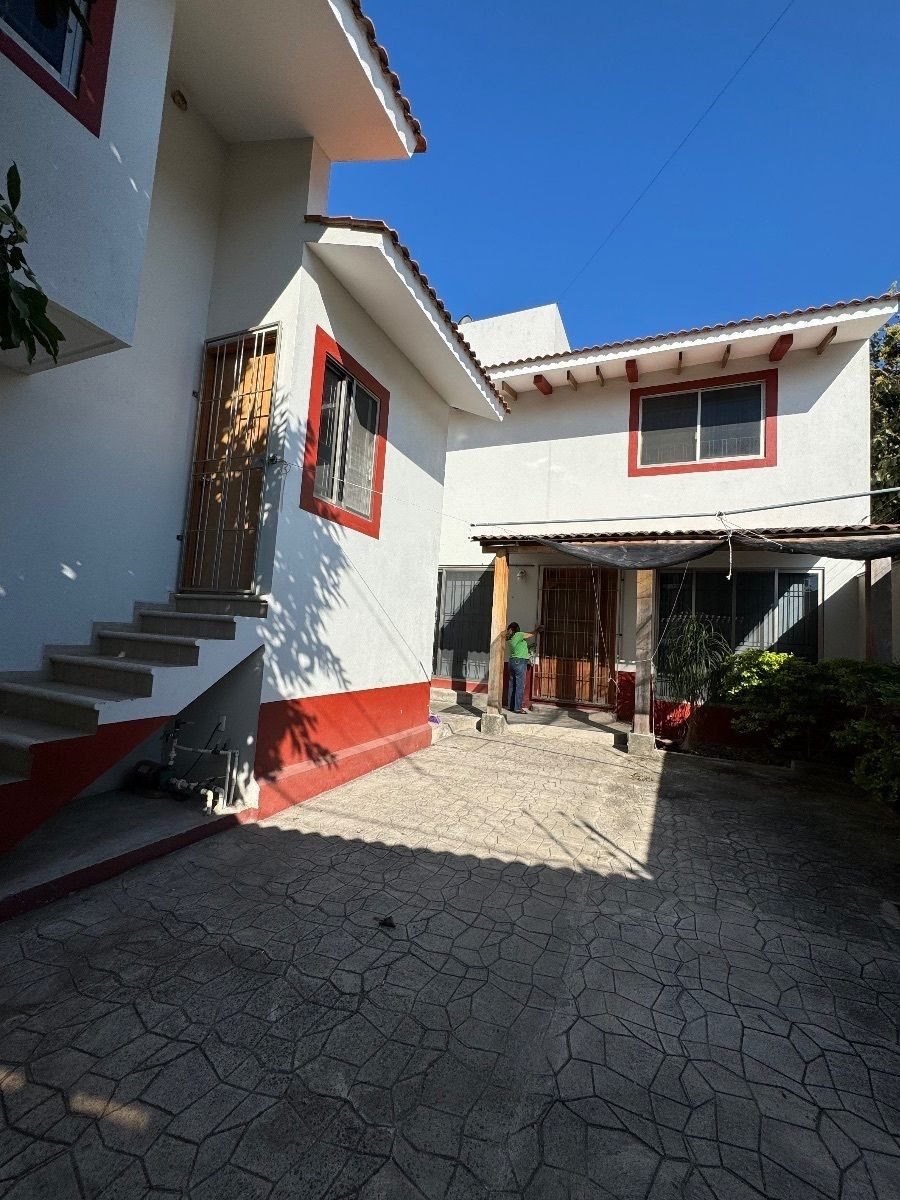 6 de 32: Patio con entrada a uno de los minidepartamentos