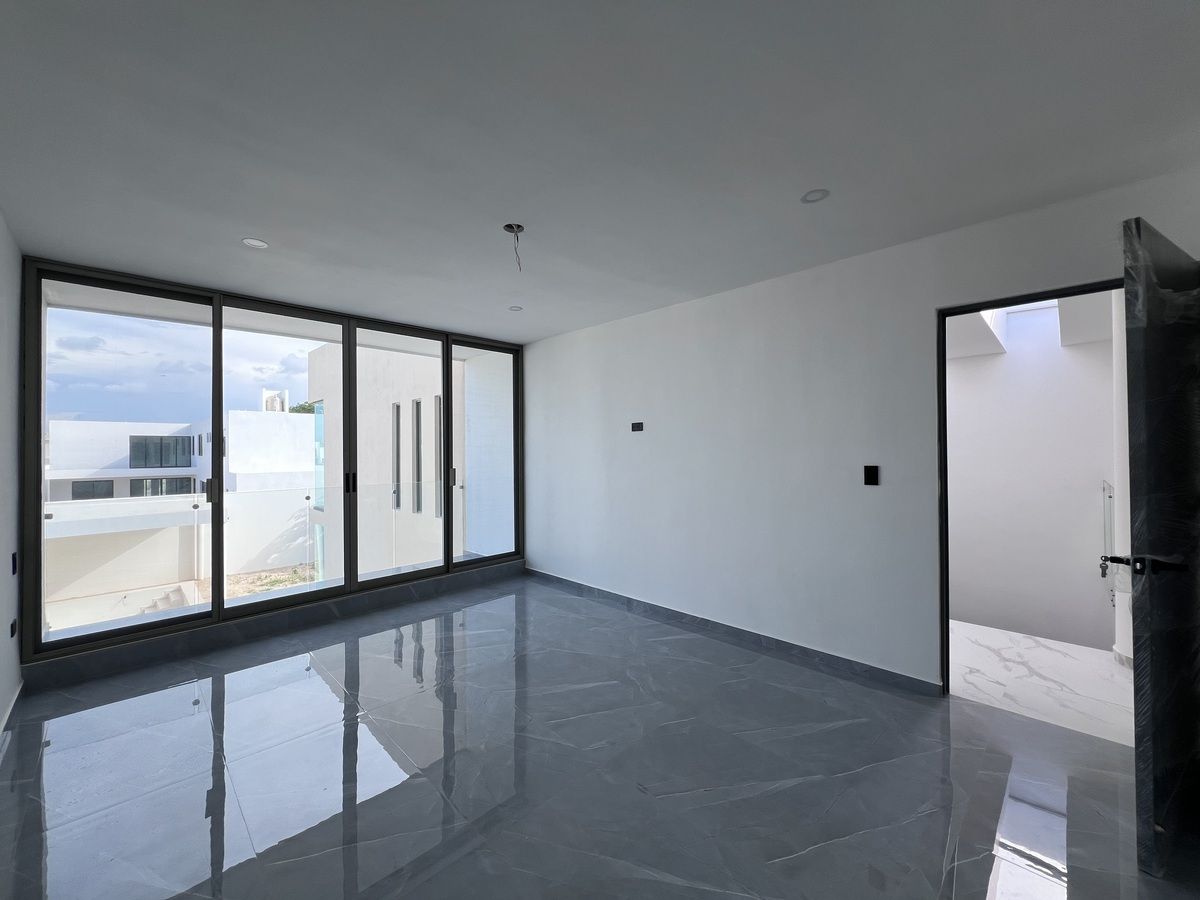26 de 37: HABITACIÓN SECUNDARIA CON BALCÓN