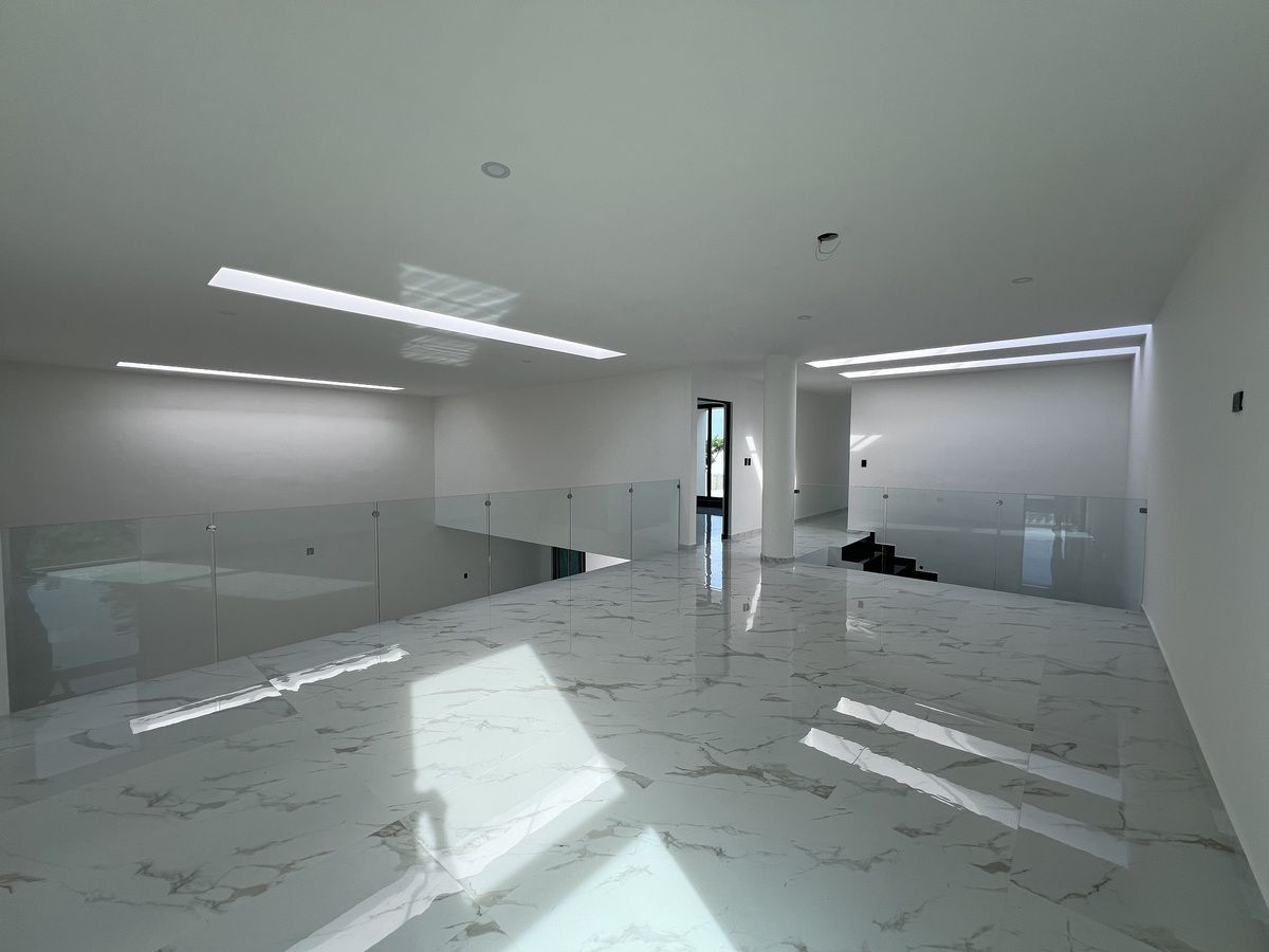 25 de 37: FAMILY ROOM