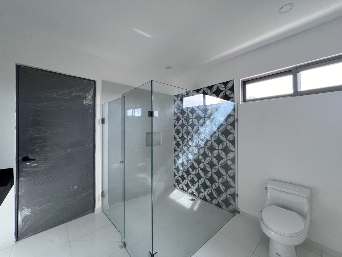 35 de 37: BAÑO TERCERA HABITACIÓN