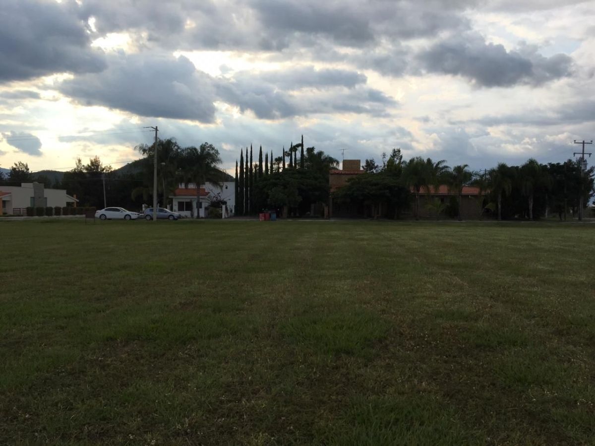 Terreno 300m2 Fraccionamiento los Reyes Cajititlán $950,000 - foto 3
