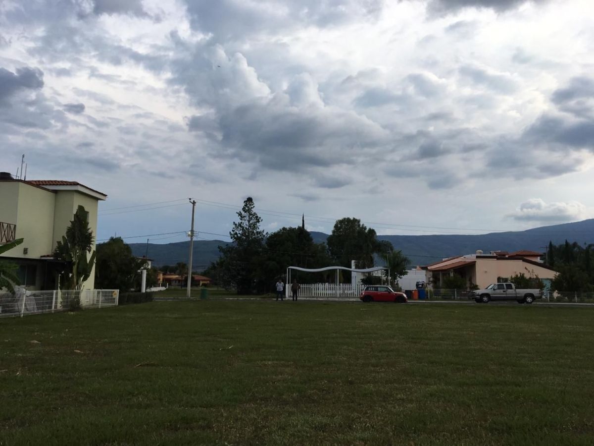 Terreno 300m2 Fraccionamiento los Reyes Cajititlán $950,000 - foto 4