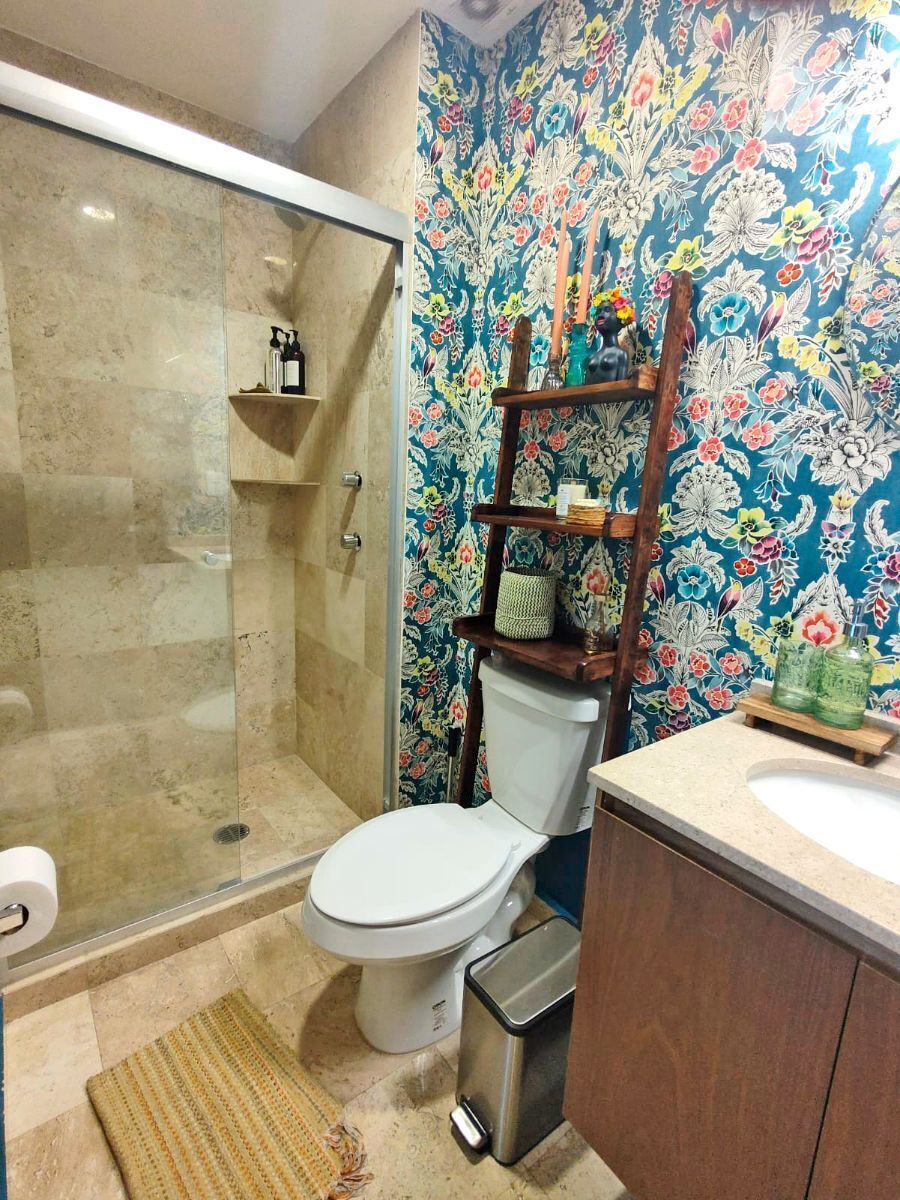 8 of 18: Baño para áreas sociales