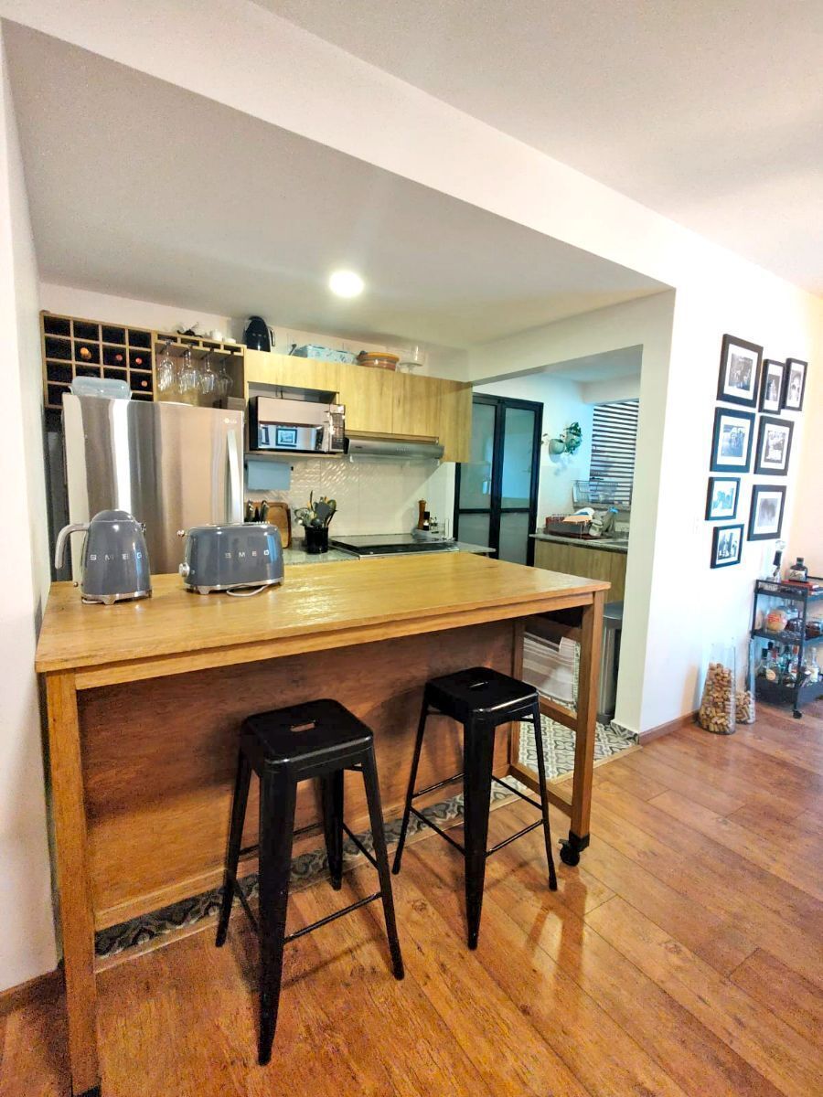 5 of 18: Barra y cocina