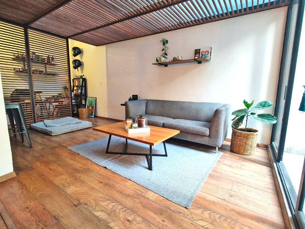 1 of 18: Sala y estudio
