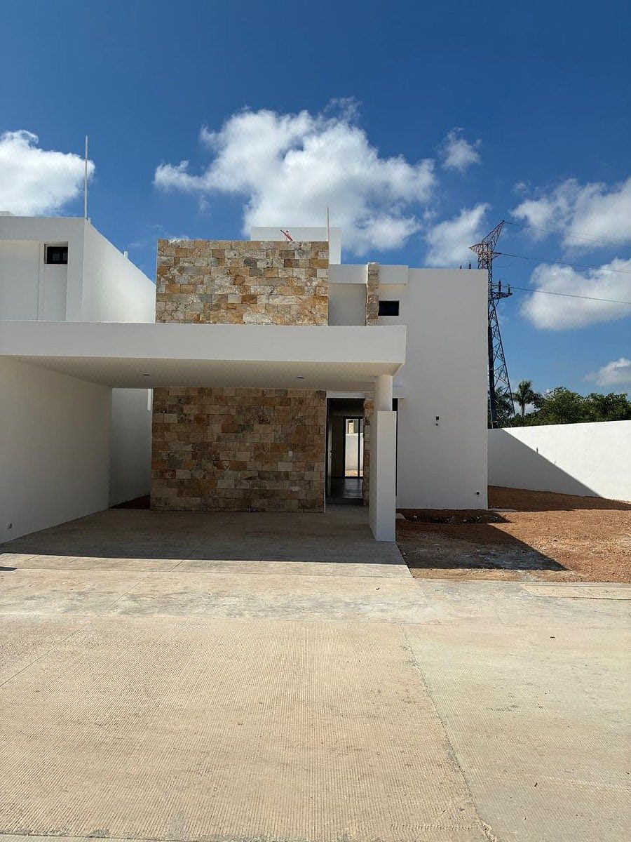 Casa en Venta de 3 Recámaras en Privada Adara en Temozón Norte Modelo 224