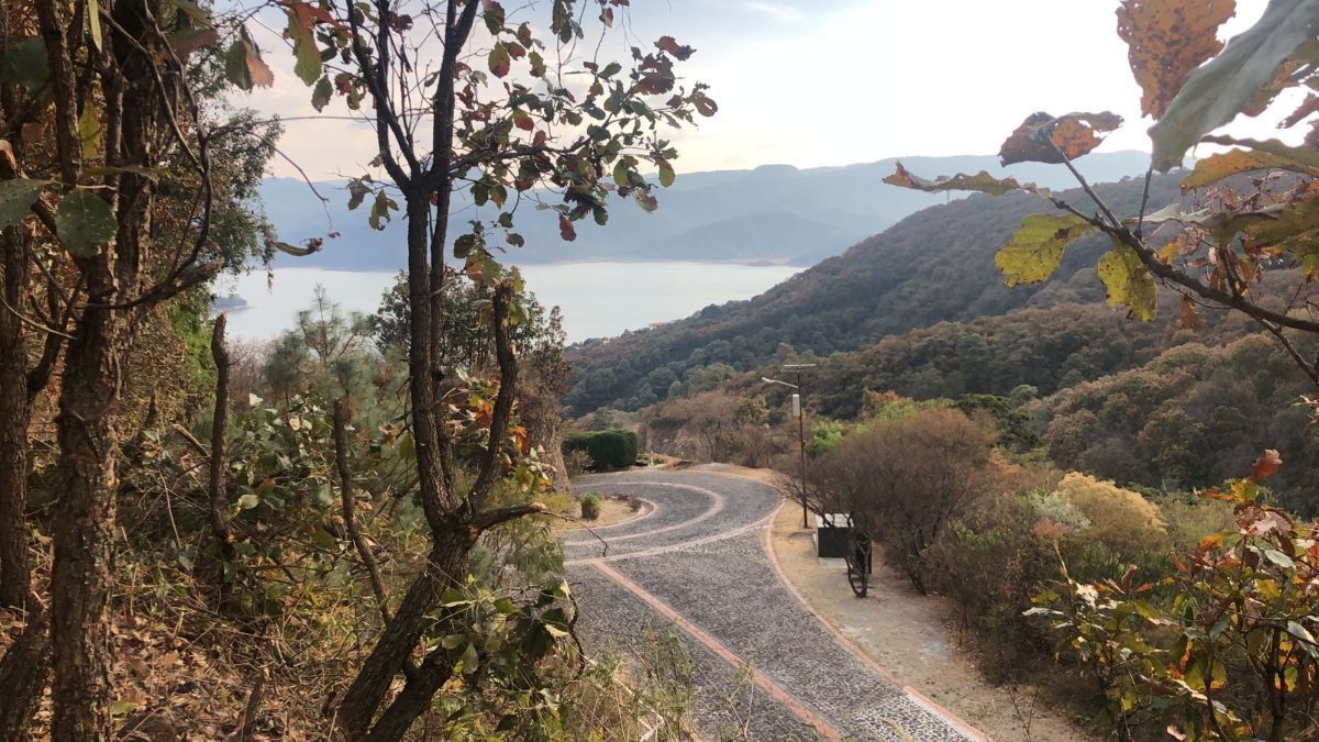 Terreno en Venta Fraccionamiento El Santuario, Valle de Bravo.