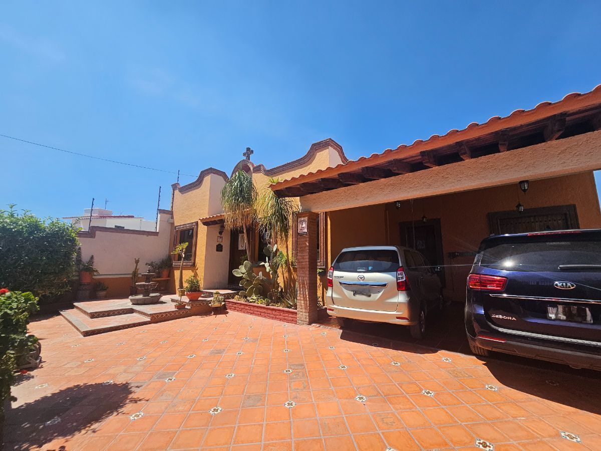 Casa en venta tipo hacienda de un piso en Juriquilla Queretaro