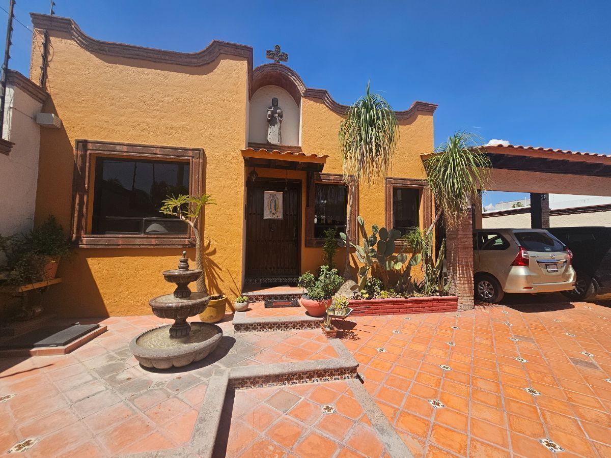 Casa en venta tipo hacienda de un piso en Juriquilla Queretaro