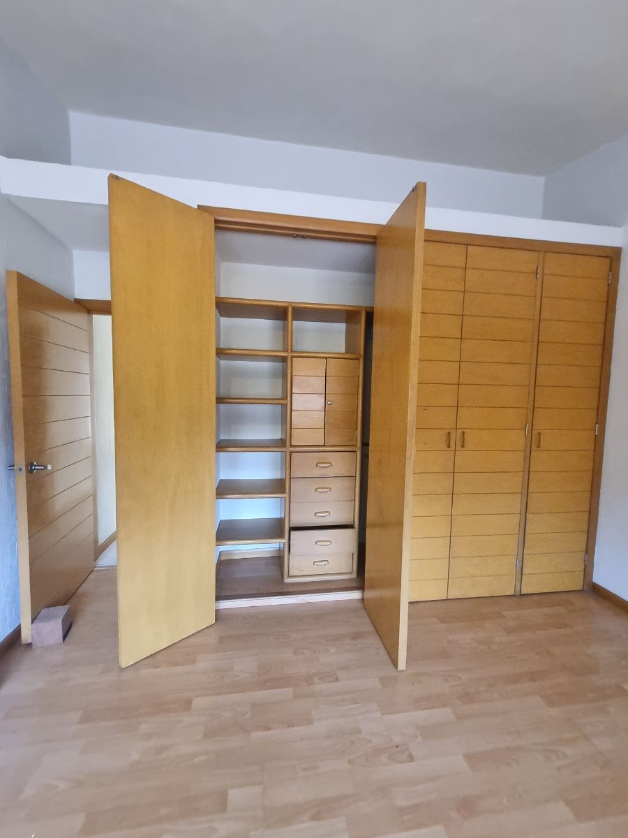 9 of 32: Closet recama secundaria
