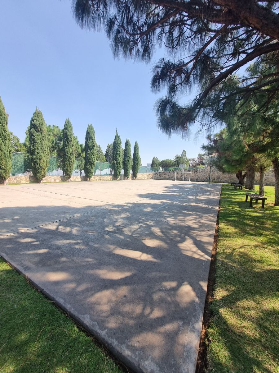 30 of 32: Cancha Club