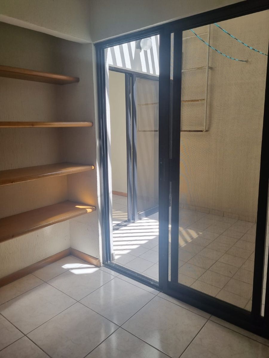 17 of 32: Cuarto de servicio