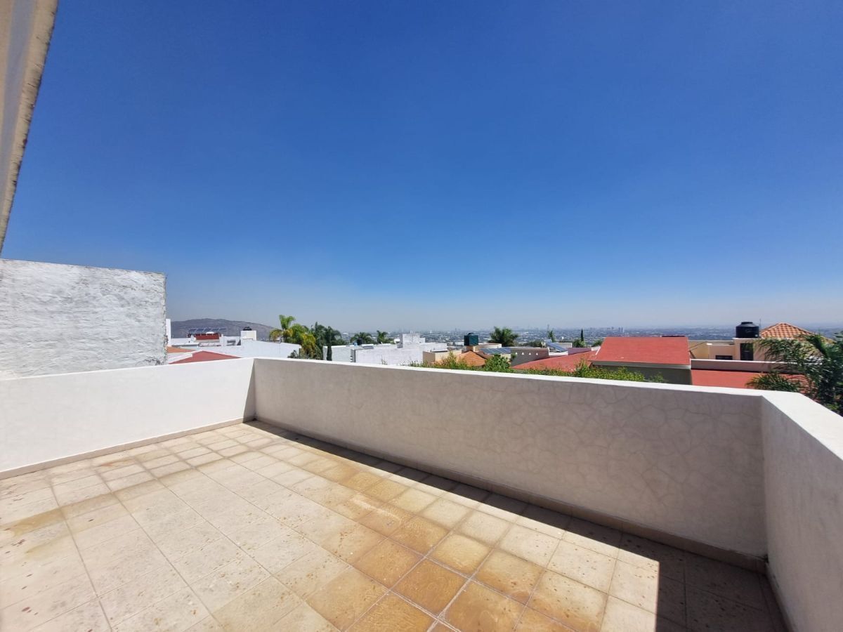 22 of 32: Terraza recamara principal