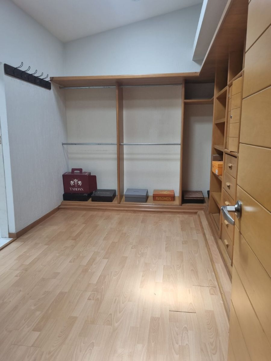 20 of 32: Closet recamara principal