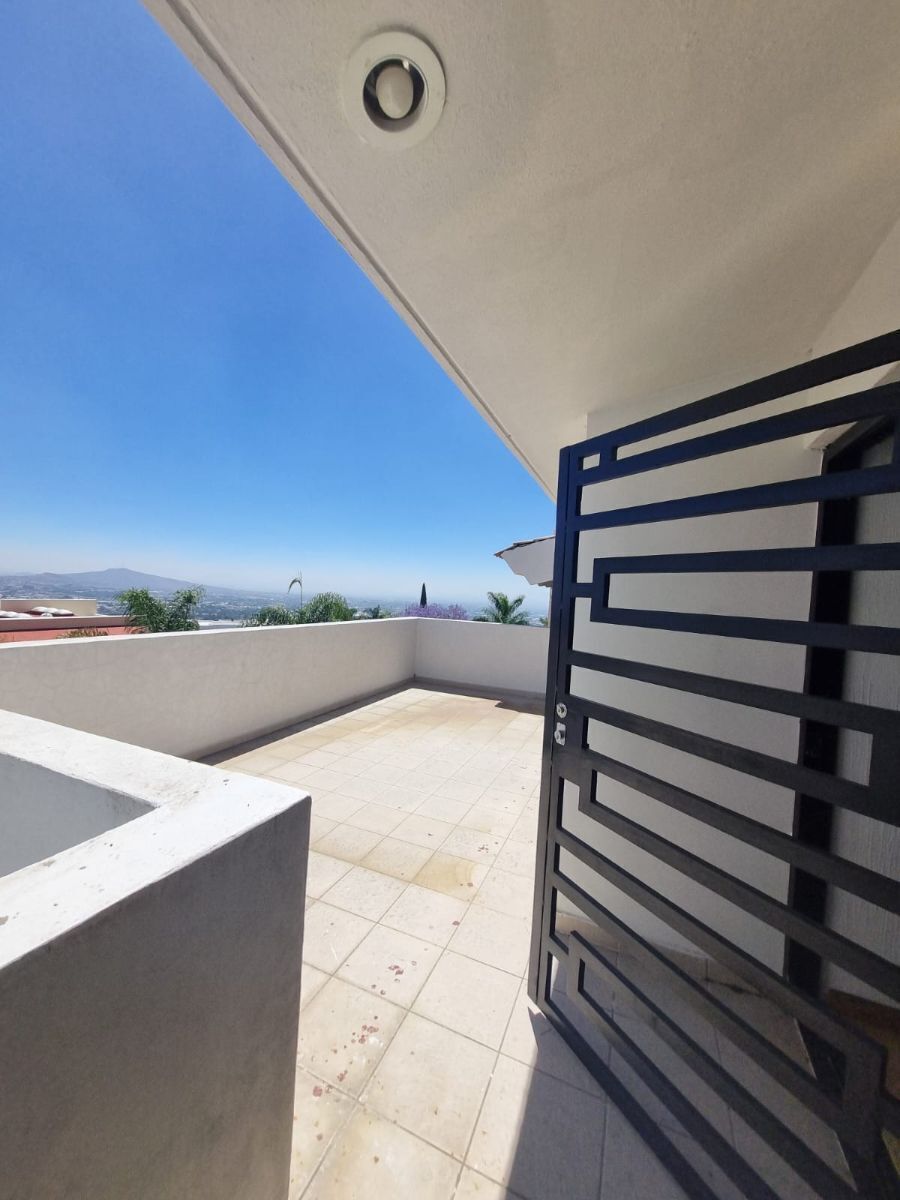 27 of 32: Terraza recamara principal