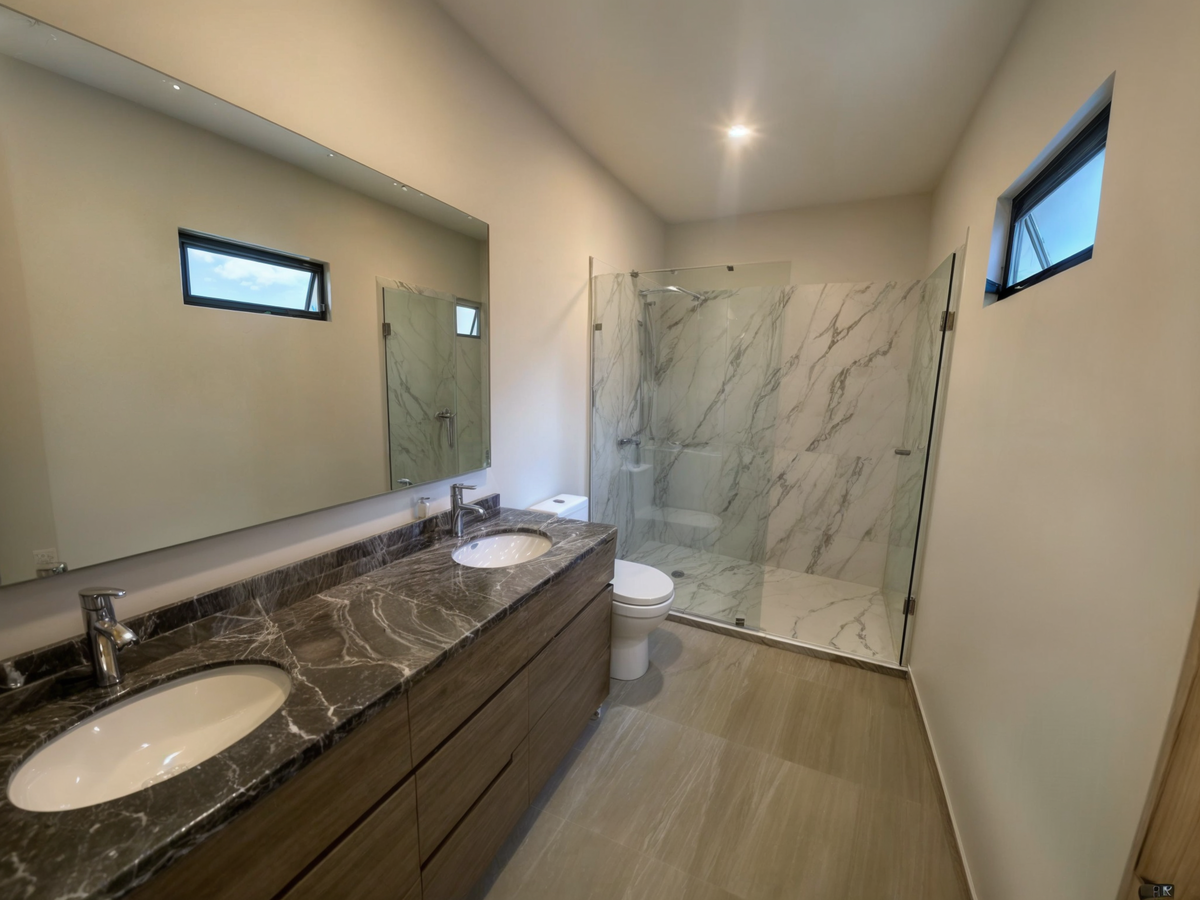 4 of 16: Baño principal