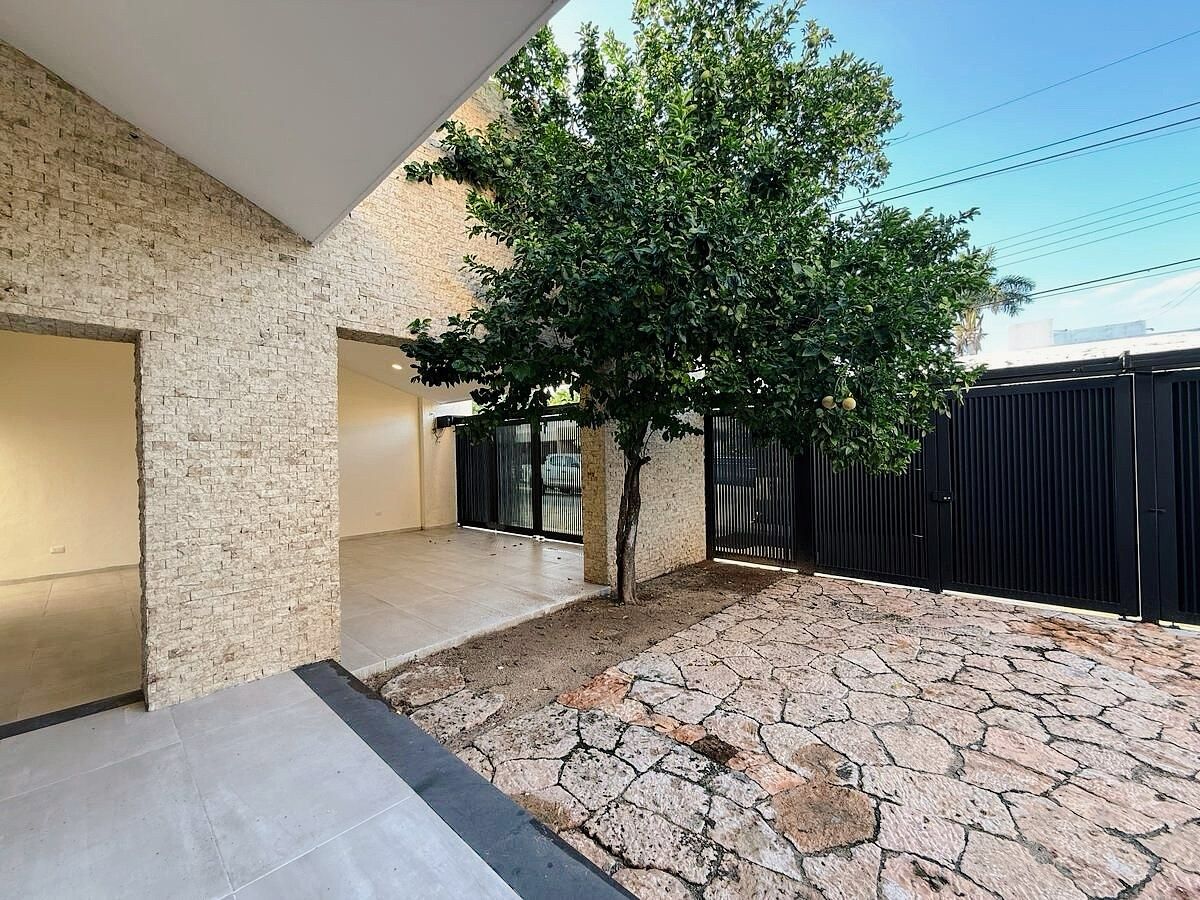 5 de 23: Acceso principal. Imagen para fines ilustrativos.