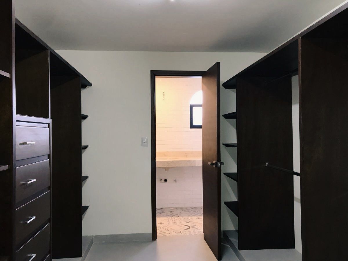 18 de 23: Clóset vestidor. Imagen para fines ilustrativos.