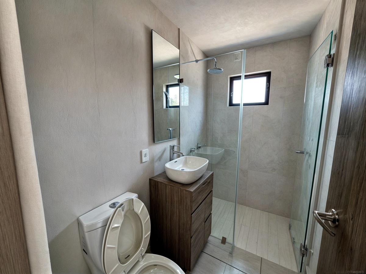 4 of 17: Baño recamara principal