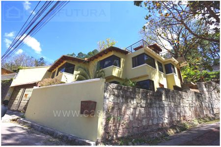 Casa en Circuito Cerrado con clima fresco en Lomas de Santa Lucia a 12  minutos