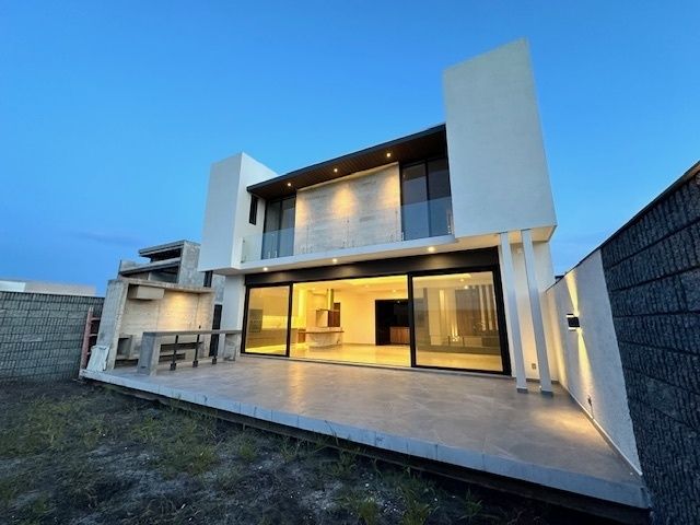 23 of 23: fachada trasera