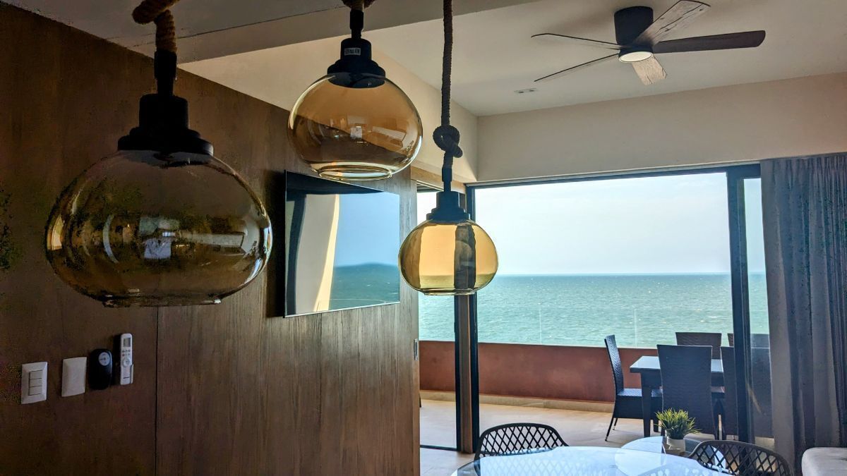 3 of 26: Vista desde la cocina
