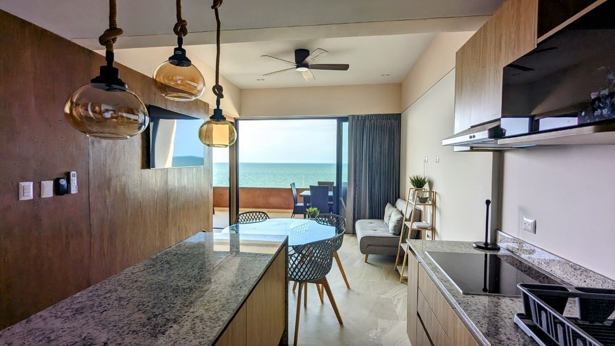 1 of 26: Vista desde la cocina