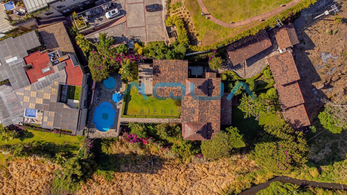 28 de 28: colindancia con condomino de lujo