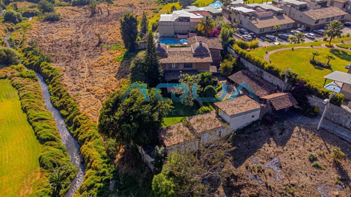 25 de 28: vista aerea con lago al 60%