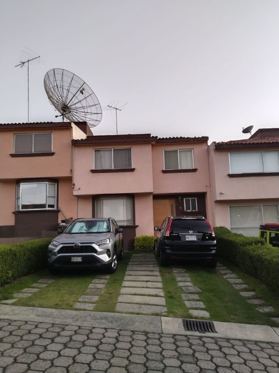1 de 24: Fachada frontal
