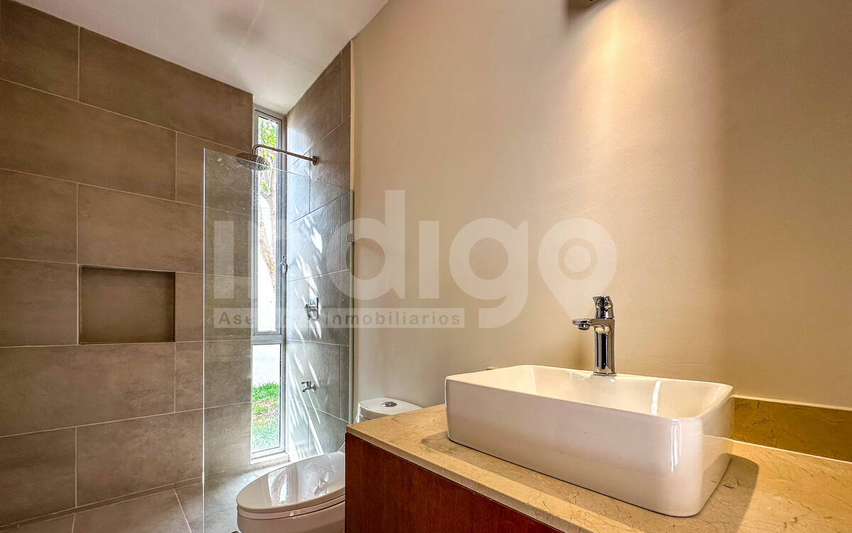 30 de 38: Baño Recámara Secundaria 2