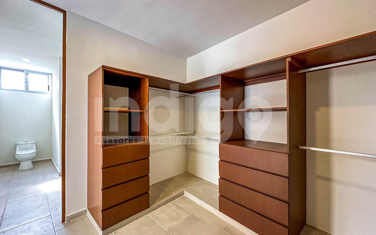 19 de 38: Vestidor Recámara Principal