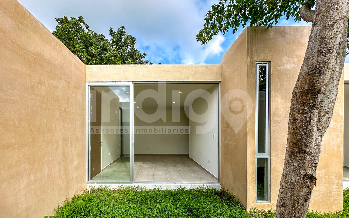 22 de 38: Salida al Jardín desde la Recámara Principal