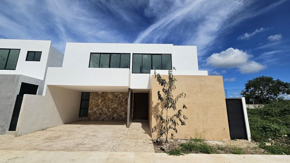 Casa en Venta de 4 Recámaras en Privada Residencial en Cholul, Norte de Mérida